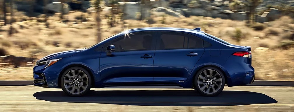 El carro que se muestra es el Toyota Corolla Hybrid SE 2025 en Blueprint.