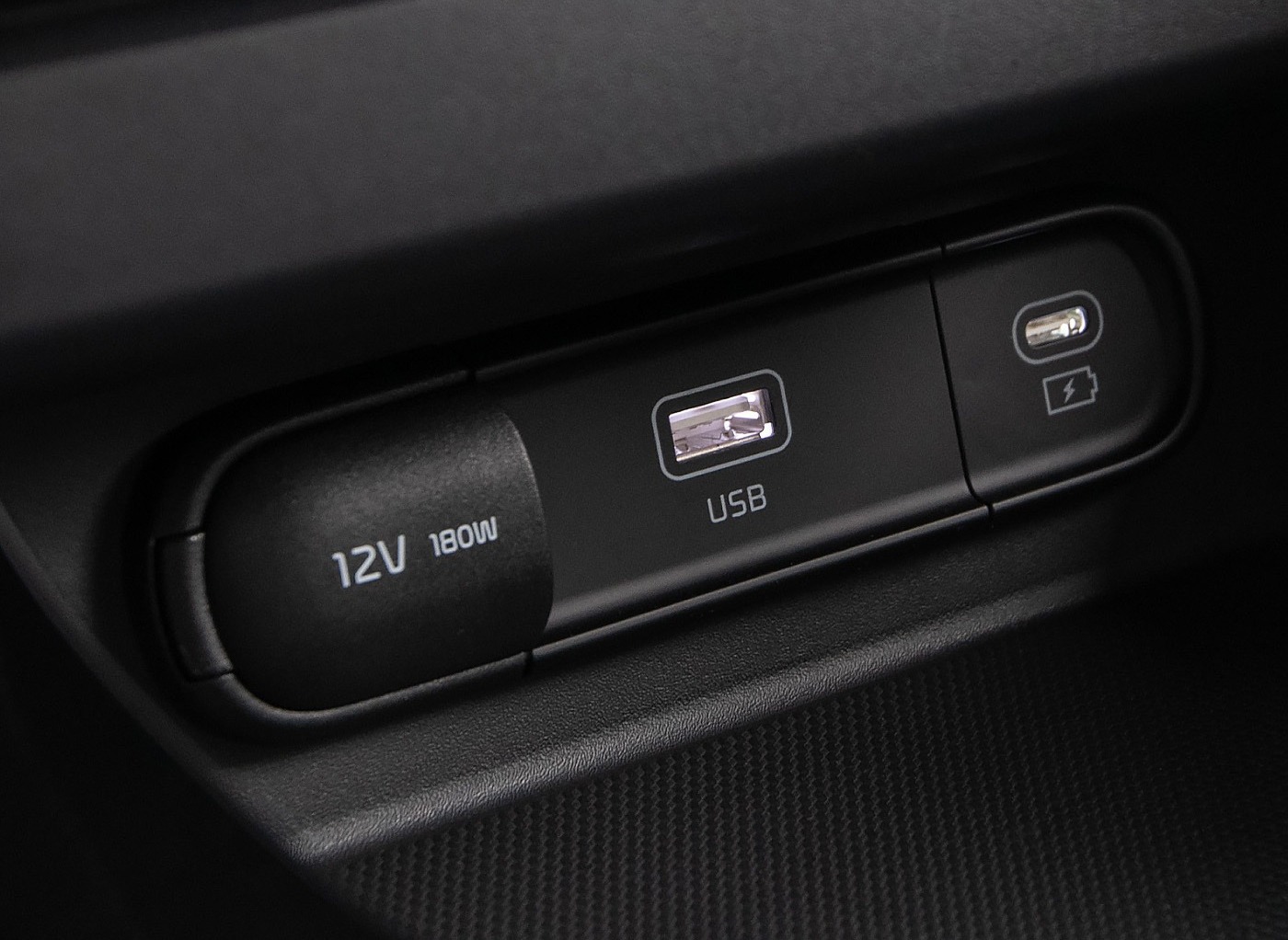 2025 Kia Seltos USB Ports