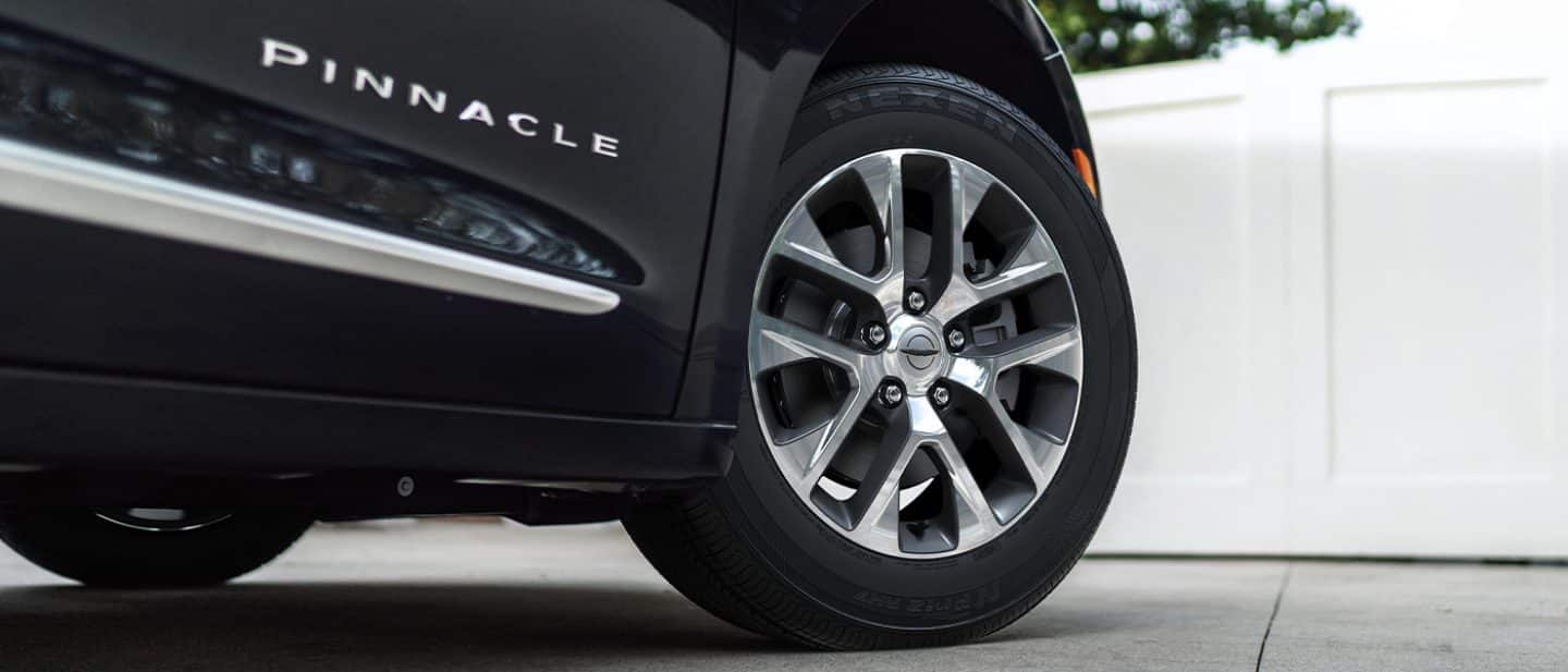 2025 Chrysler Pacifica Plug-In Hybrid Wheel