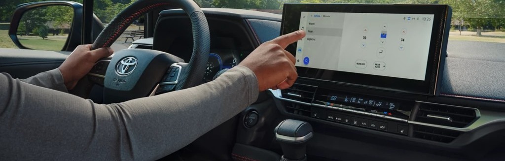 2025 Toyota Sienna Infotainment Screen and Steering Wheel