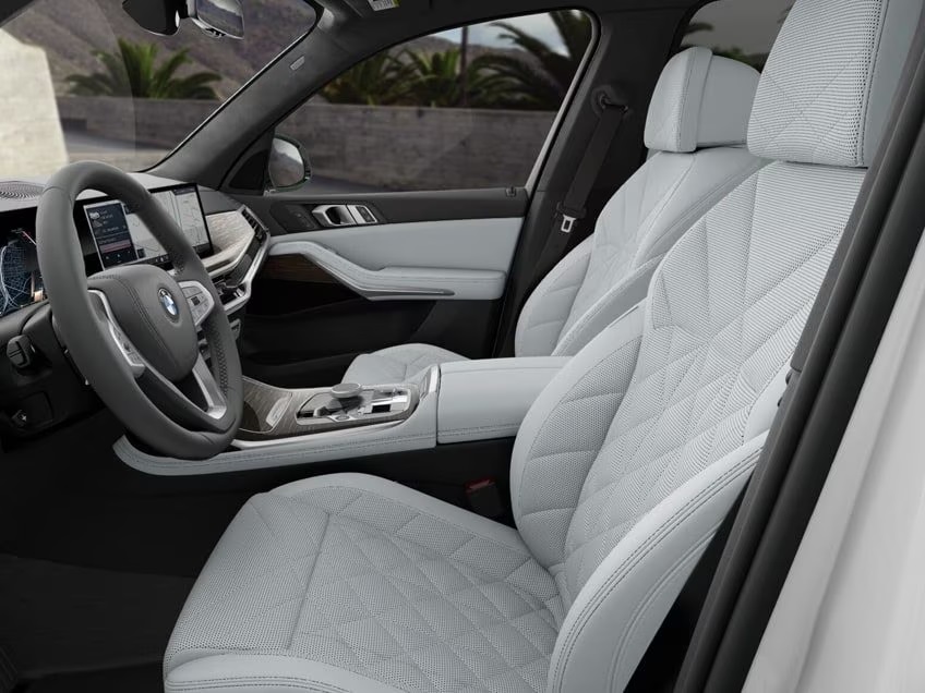 2025 BMW X7 Front Seats