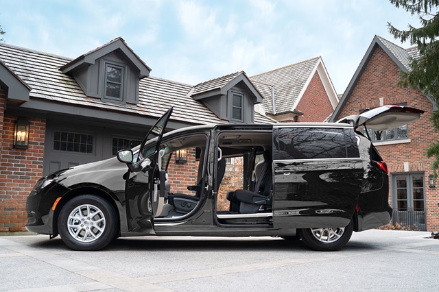 2025 Chrysler Grand Caravan Lease in Edmonton, AB