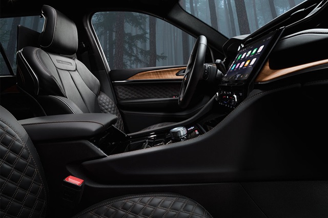 2025 Jeep Grand Cherokee L Cockpit