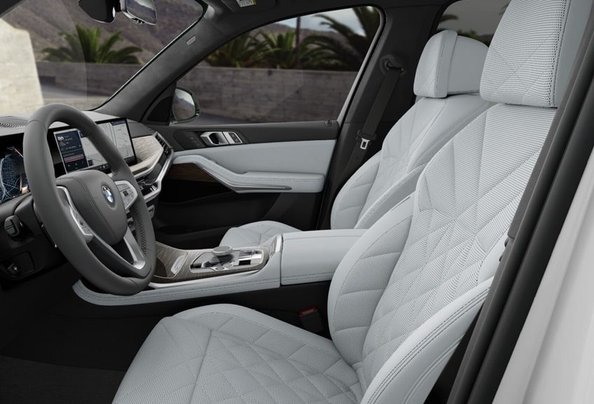 2025 BMW X7 Front Row