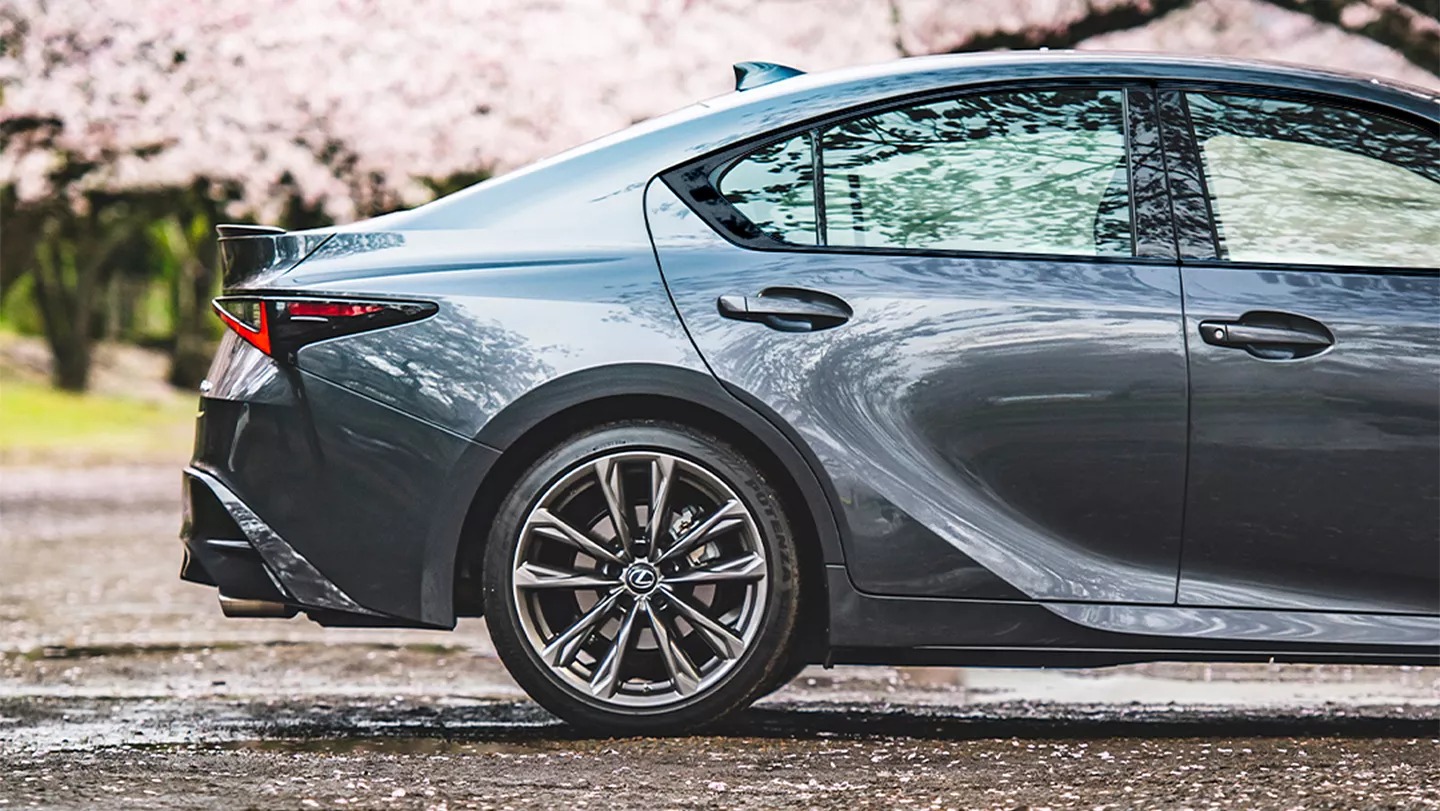 Hay disponibles ruedas de aleación de 19 pulgadas.