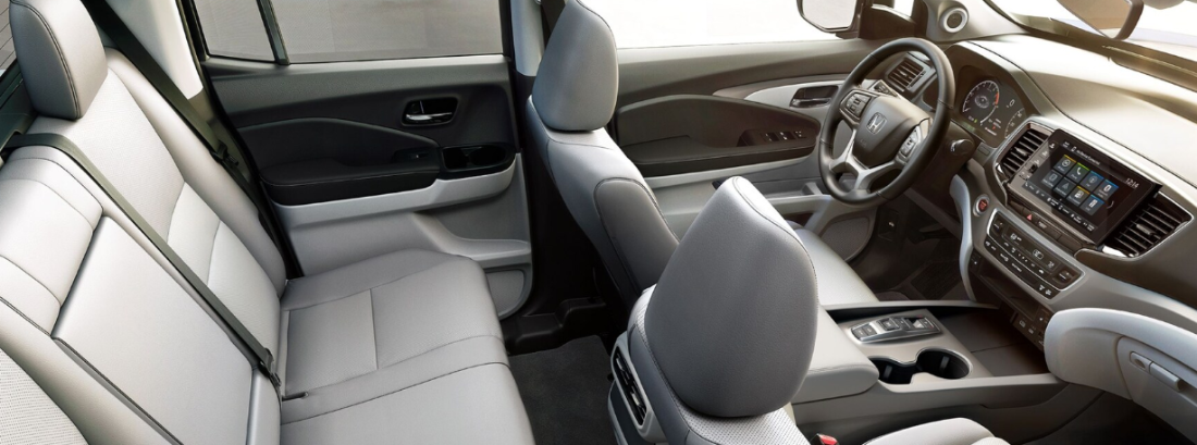 El espacio interior del Honda Ridgeline 2025 es tan cómodo como el de un SUV.