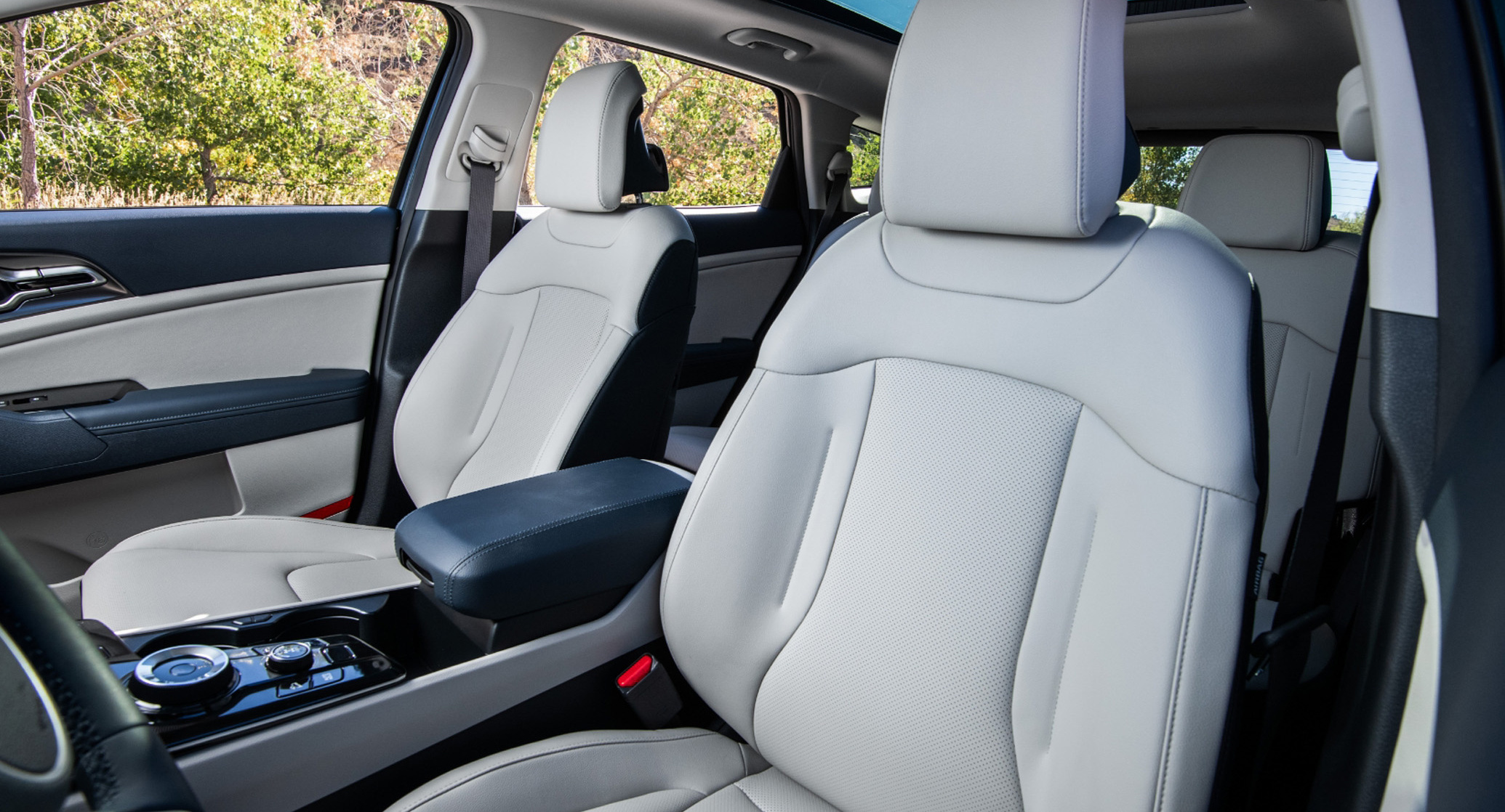 2025 Kia Sportage Hybrid Front Seats