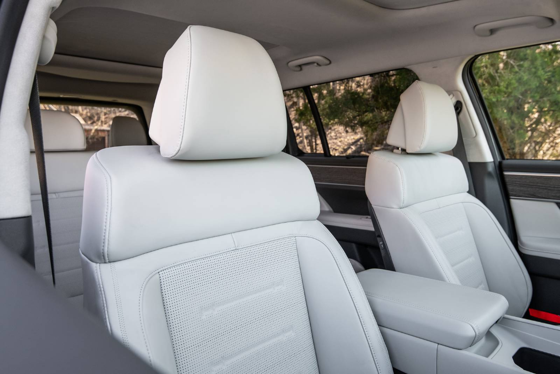 2025 Hyundai SANTA FE Hybrid Seating