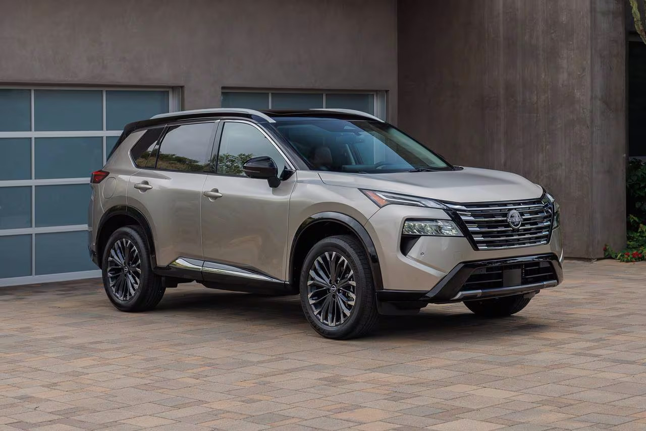 2025 Nissan Rogue Platinum AWD Overview near Edmonton, AB