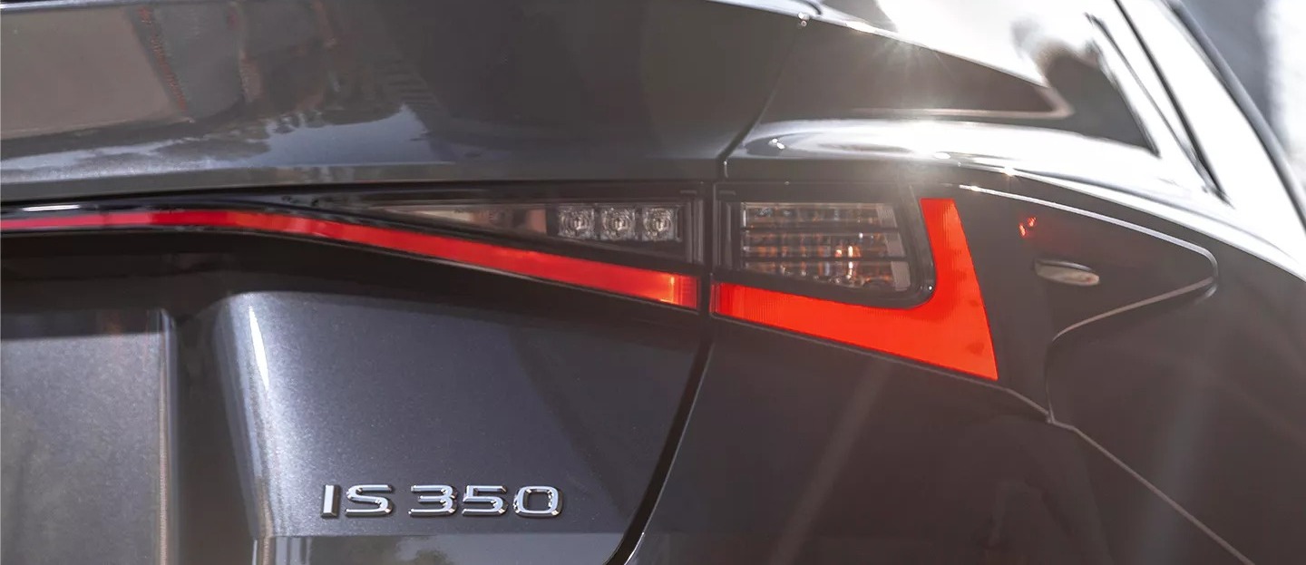 2025 Lexus IS 350 F SPORT Blade Taillamp
