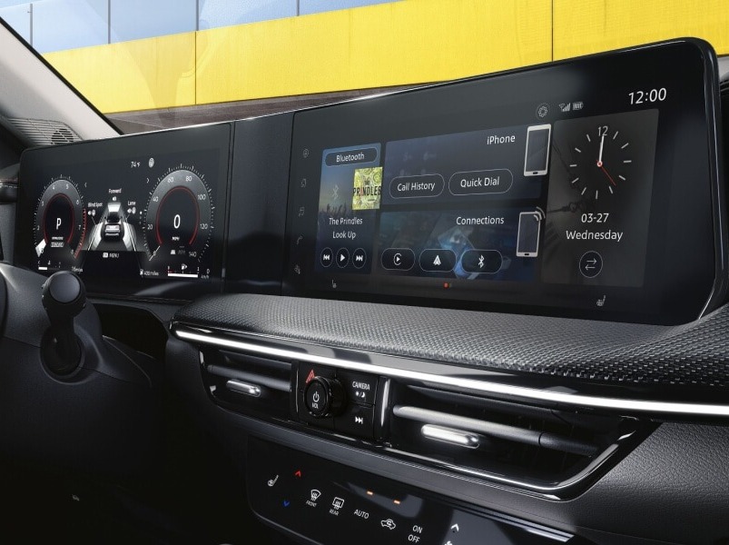 2025 Nissan Kicks SR Screens