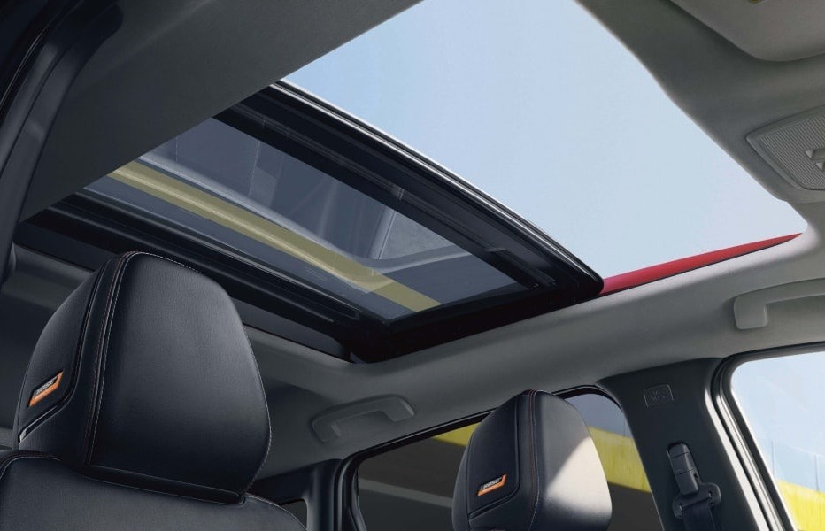 2025 Nissan Kicks SR Interior