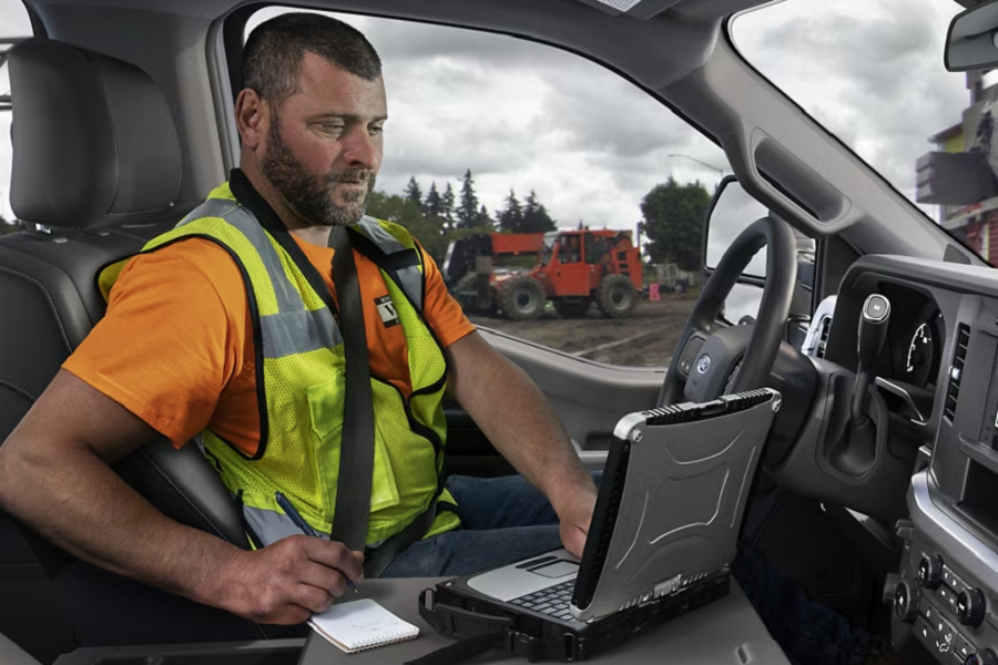 2025 Ford F-550 Front Cabin