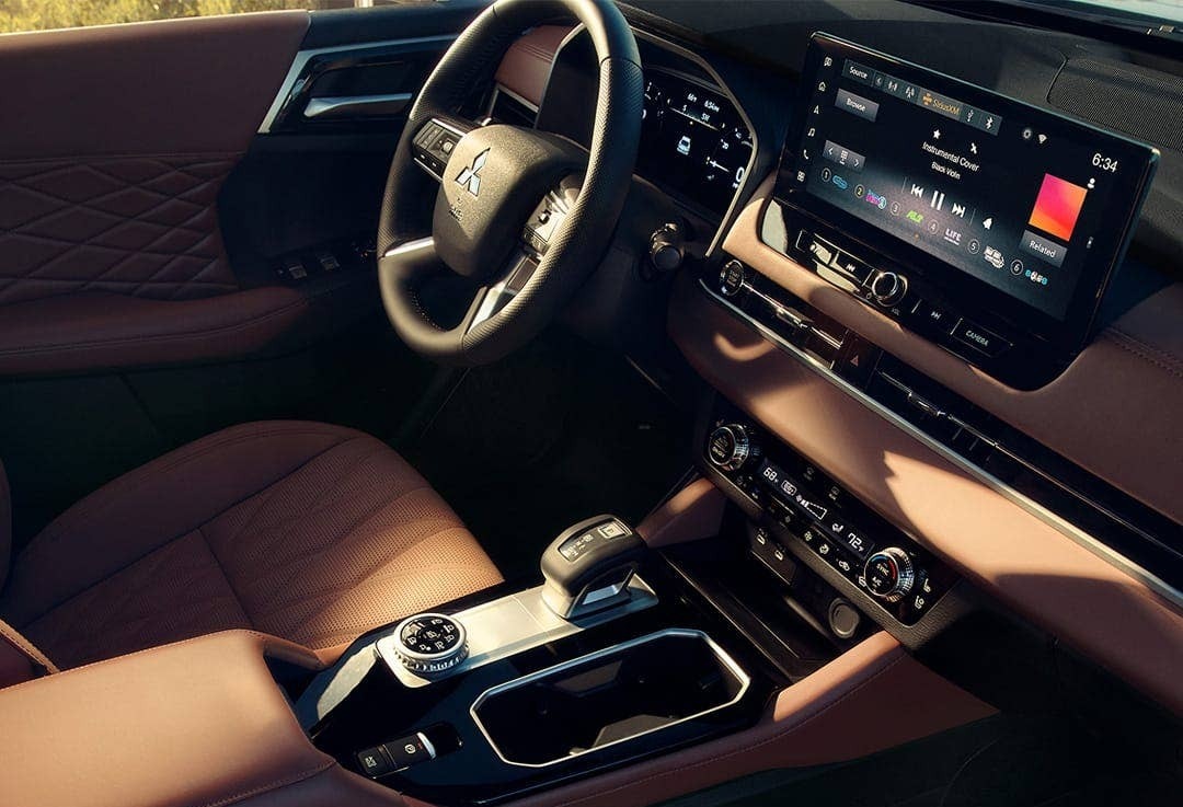 2025 Mitsubishi Outlander Front Row