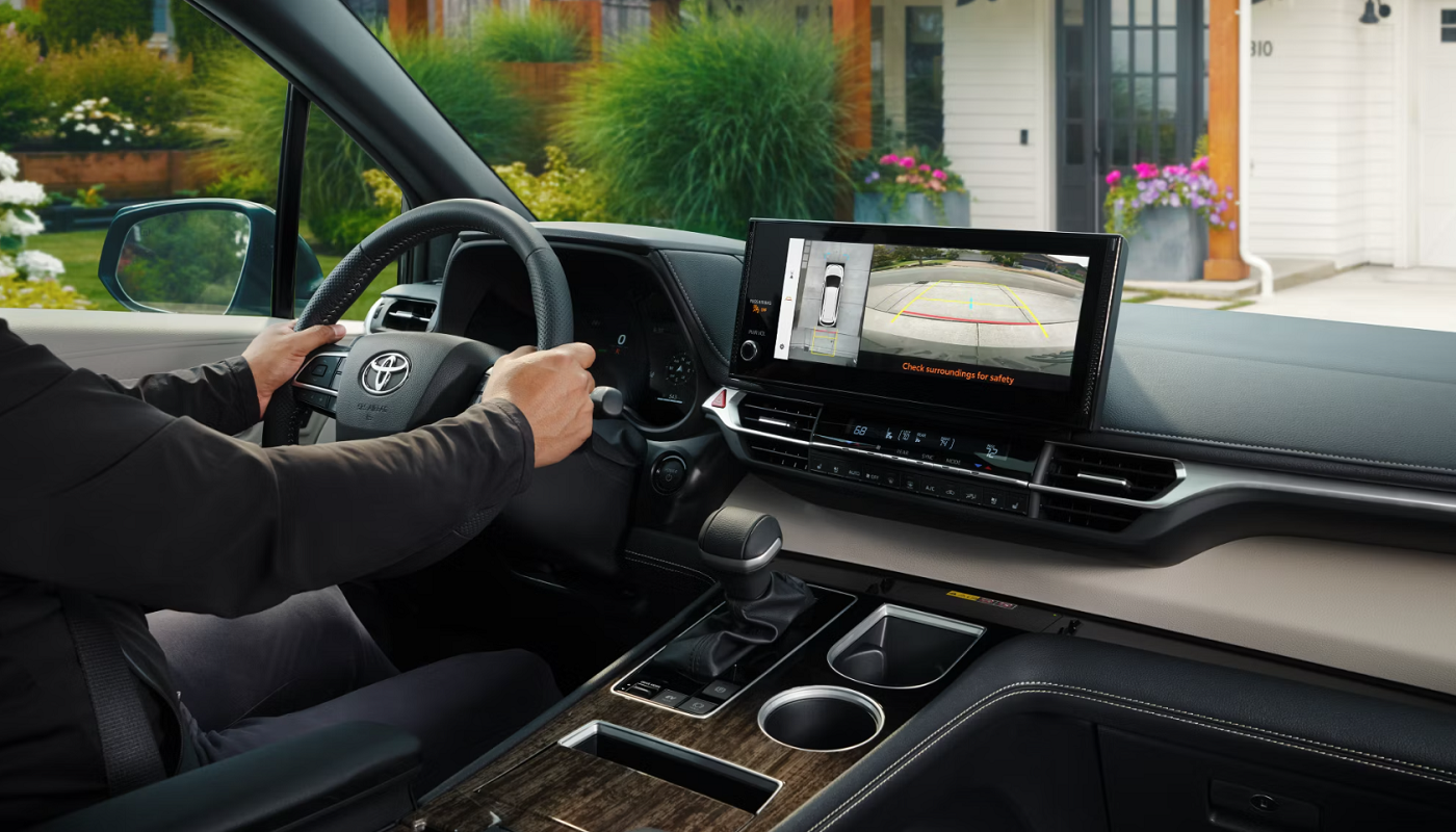 2025 Toyota Sienna Front Cabin