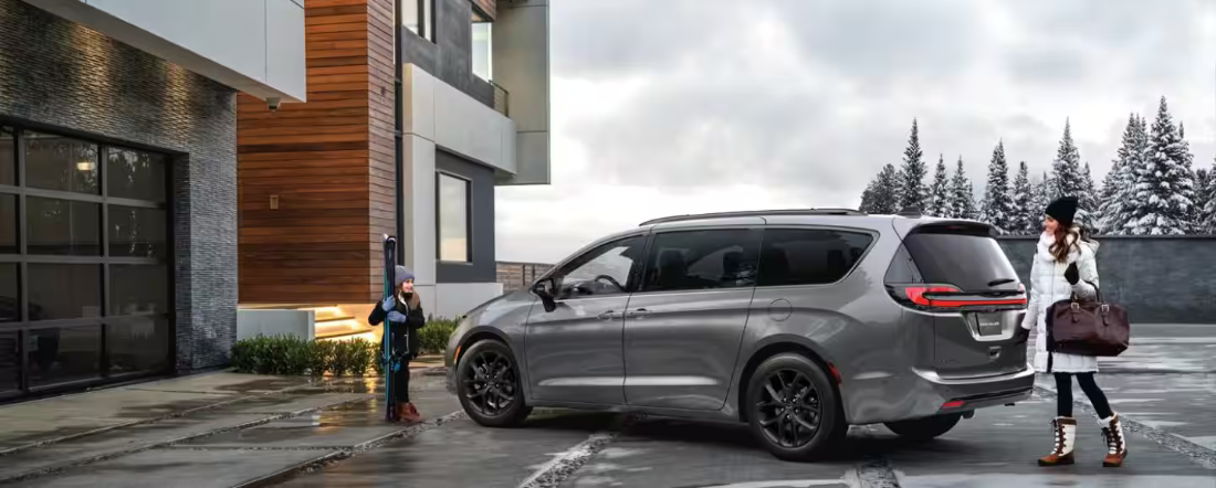 2025 Chrysler Pacifica for Sale near Sugar Grove, IL