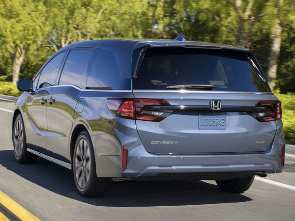 2025 Honda Odyssey Rear Angle