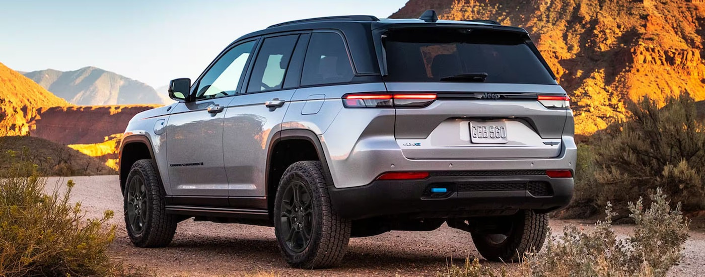 A silver 2024 Jeep Grand Cherokee.