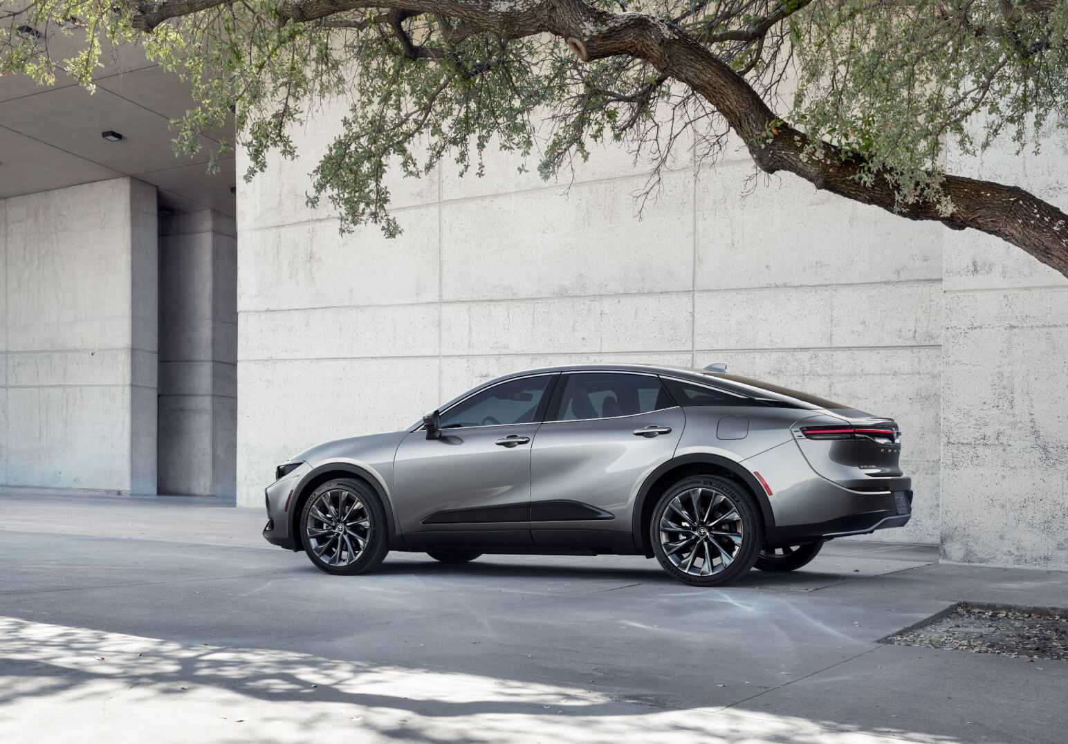 2025 Toyota Crown Review: Price & Trims