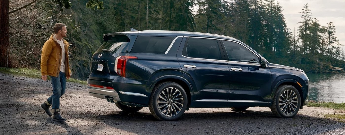 A blue 2025 Hyundai Palisade from the side after leaving a Hyundai dealer near Alvin.