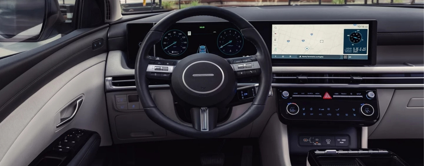 The dash of a 2025 Hyundai Tucson from the driver's seat.