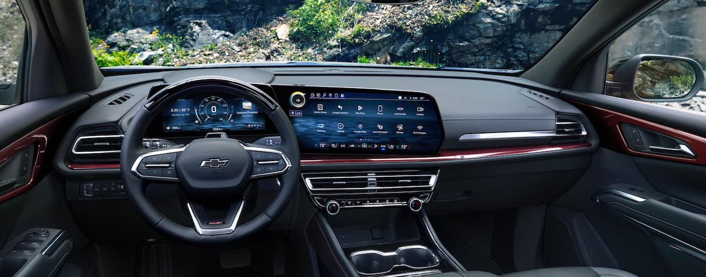 The black interior of a 2025 Chevy Traverse.
