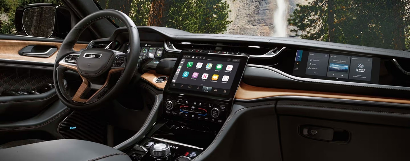 The interior of a 2025 Jeep Grand Cherokee.