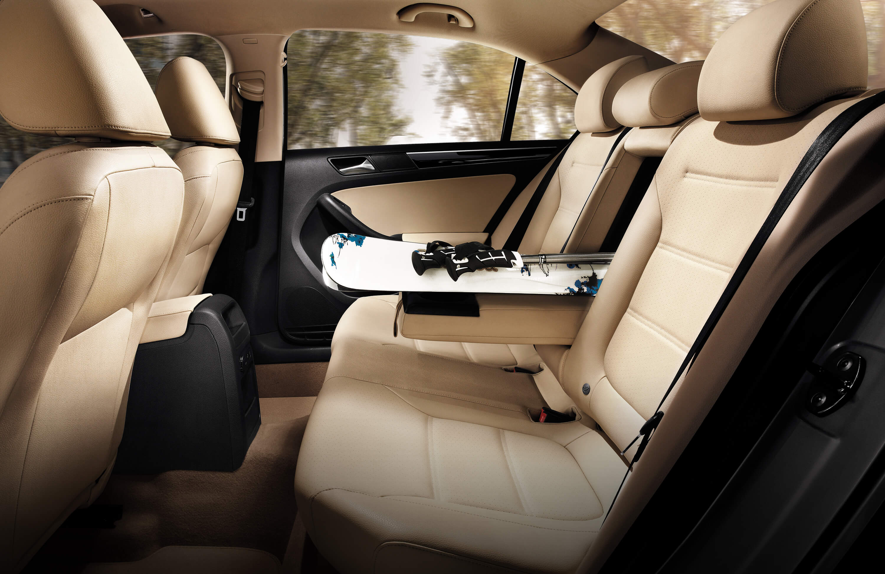 2016 Jetta 60/40-Split Rear Seat Pass-Through