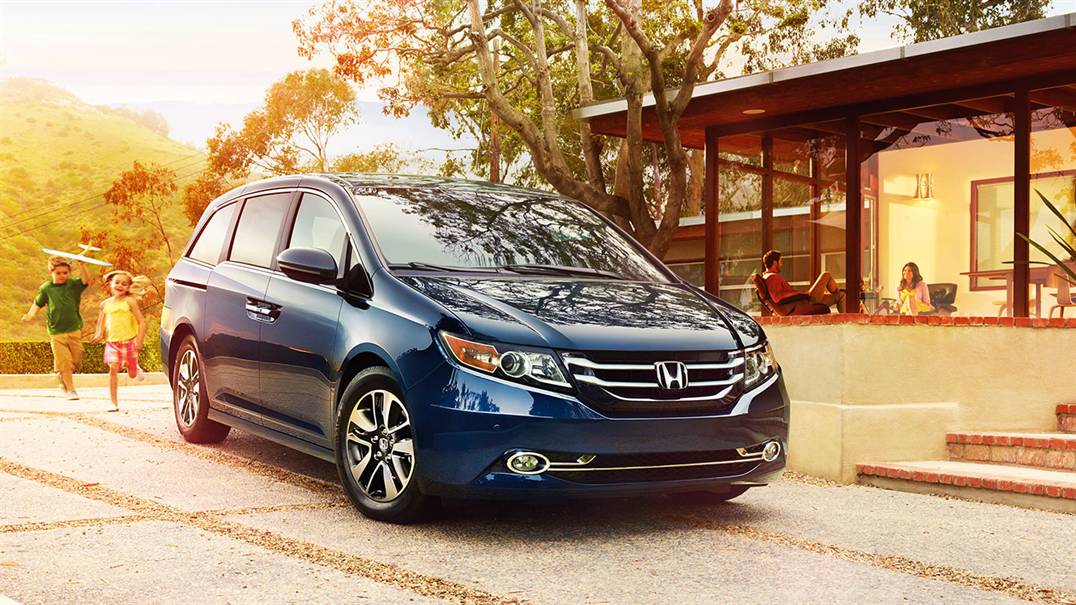 2016 Honda Odyssey vs 2016 Chrysler Town & Country near Arlington, VA