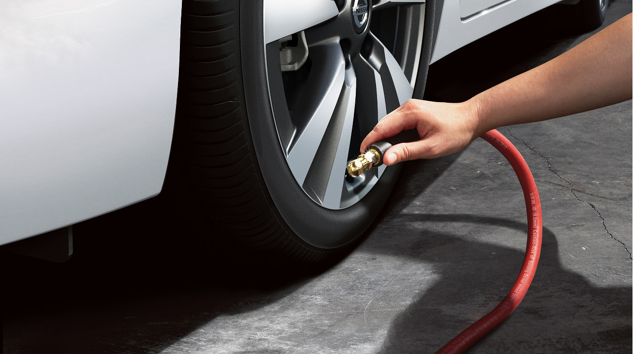 Tire Pressure Monitoring System with Easy-Fill Tire Alert