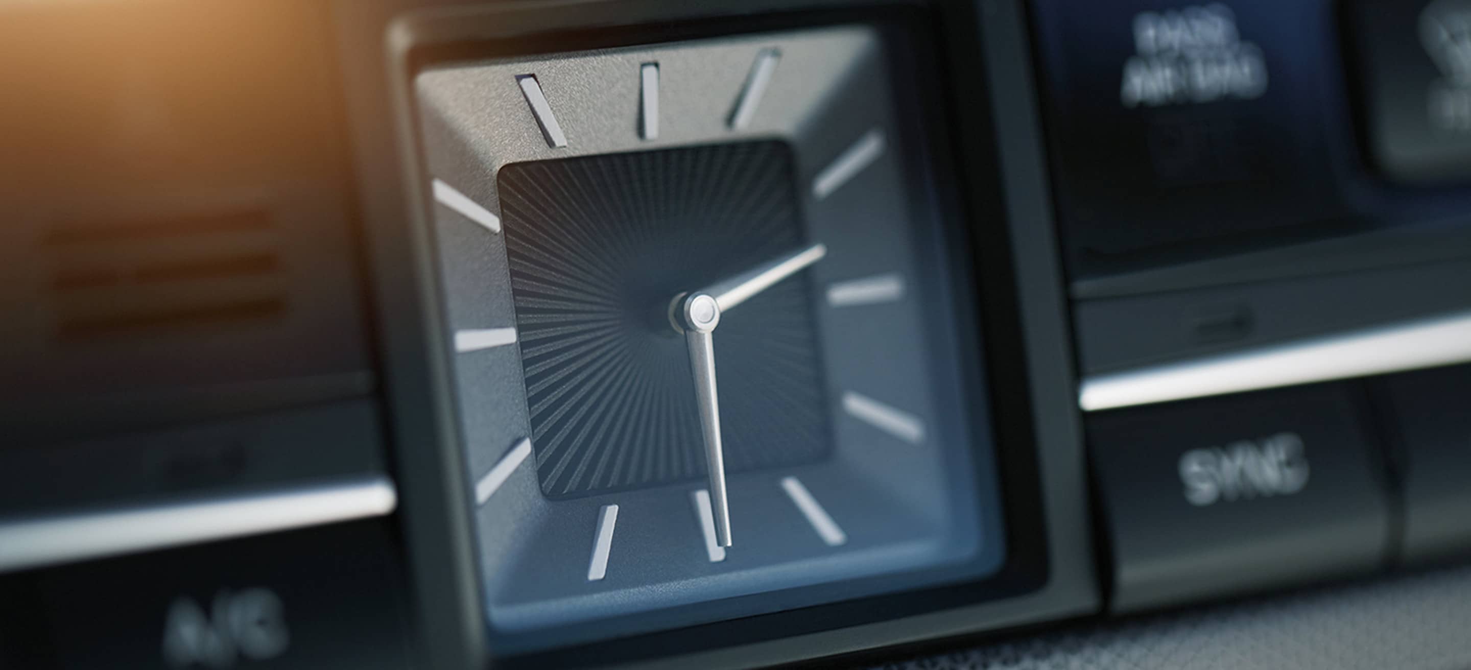 Analog Clock in the 2017 Genesis G80 