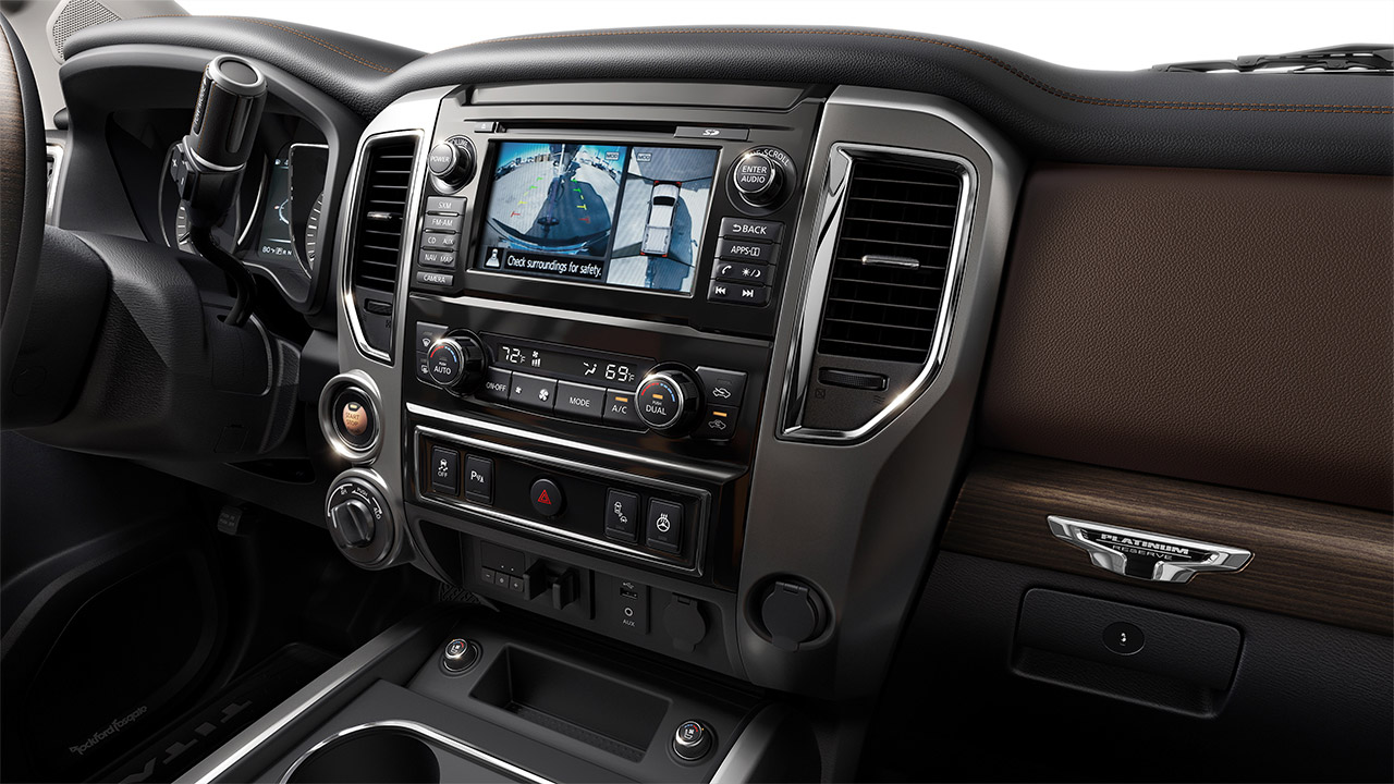 2017 Titan XD with Around View® Monitor