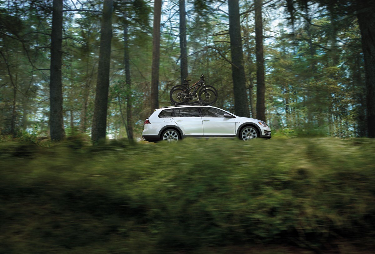 2017 VW Golf Alltrack vs 2017 MINI Cooper Clubman near Silver Spring, MD 