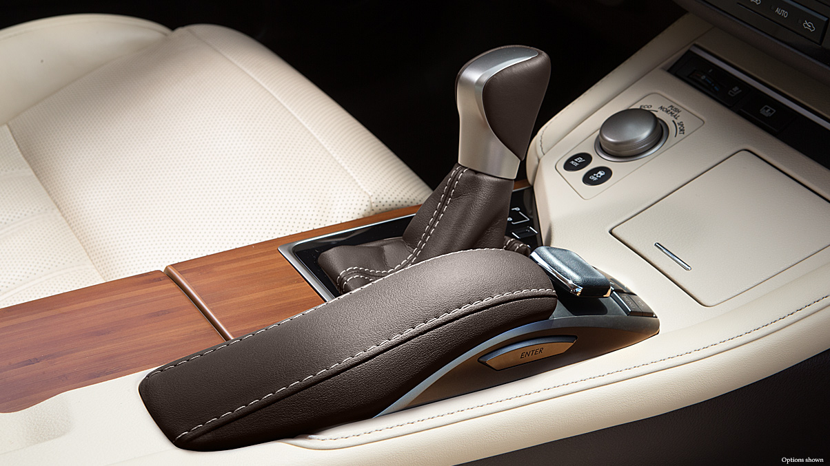 2017 ES 300h Gearshift