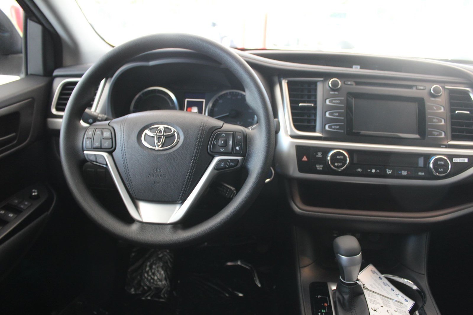 toyota-highlander-interior-photos-2017-cabinets-matttroy