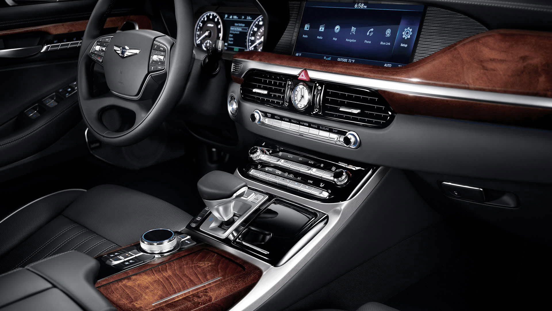 G90 Interior Featuring Lexicon® 17-speaker Surround-sound System with Quantum Logic® Surround and Clari-Fi™ Music Restoration Technology