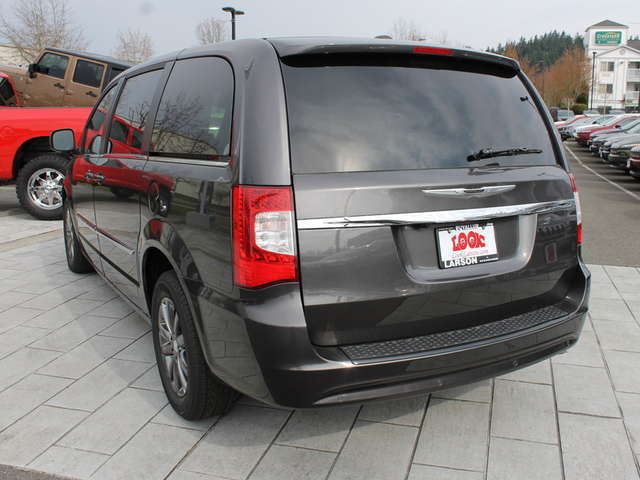 2015 Chrysler Vans near Tacoma at Larson Chrysler Jeep Dodge Ram