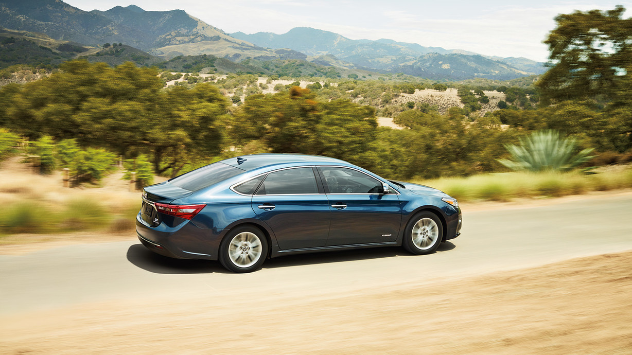 2016 Toyota Avalon Hybrid near Tacoma at Doxon Toyota