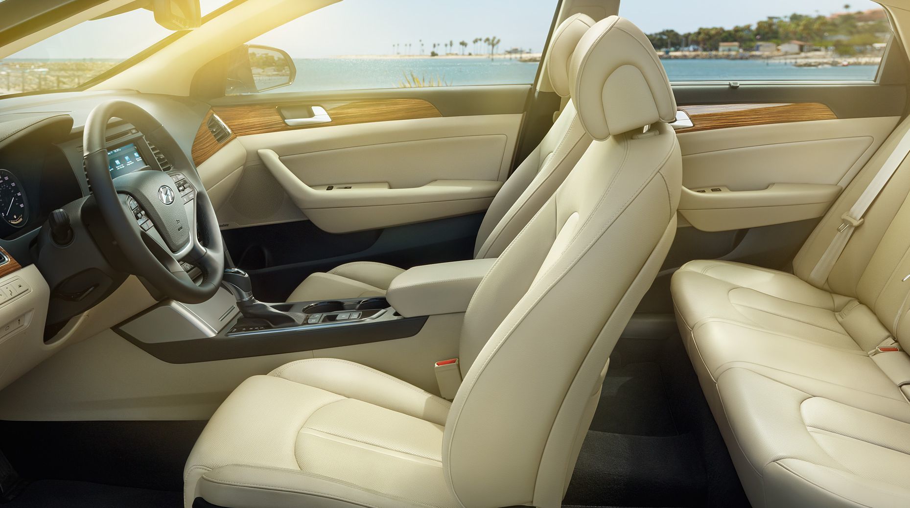 Hyundai Sonata interior with leather seating 