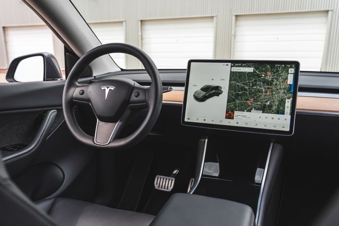 2024-tesla-model-y-interior