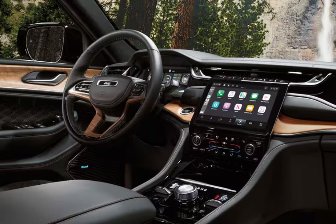 jeep-grand-cherokee-interior-tyler-tx
