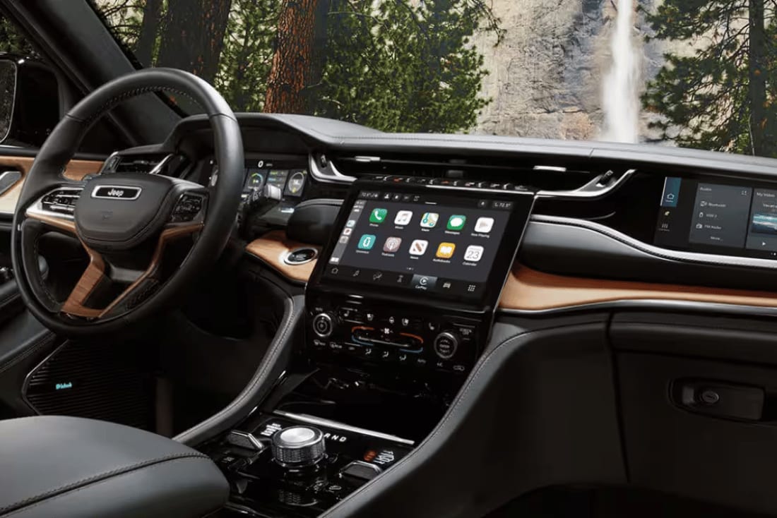 2024-jeep-grand-cherokee-or-ford-explorer-grand-cherokee-interior