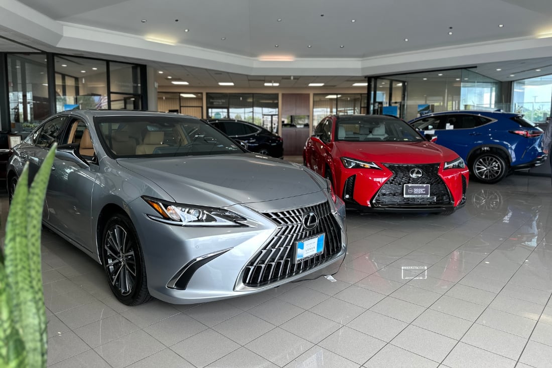 lexus-showroom-pohanka-lexus-vehicle-upgrade-program-in-chantill
