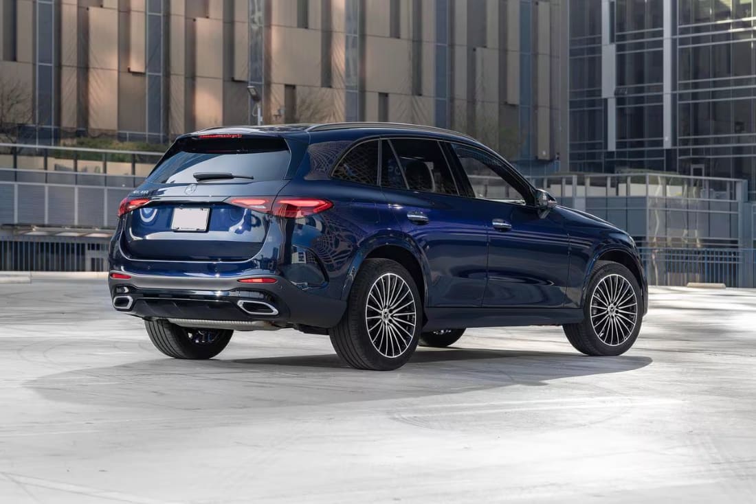 2025-mercedes-glc-rear-exterior