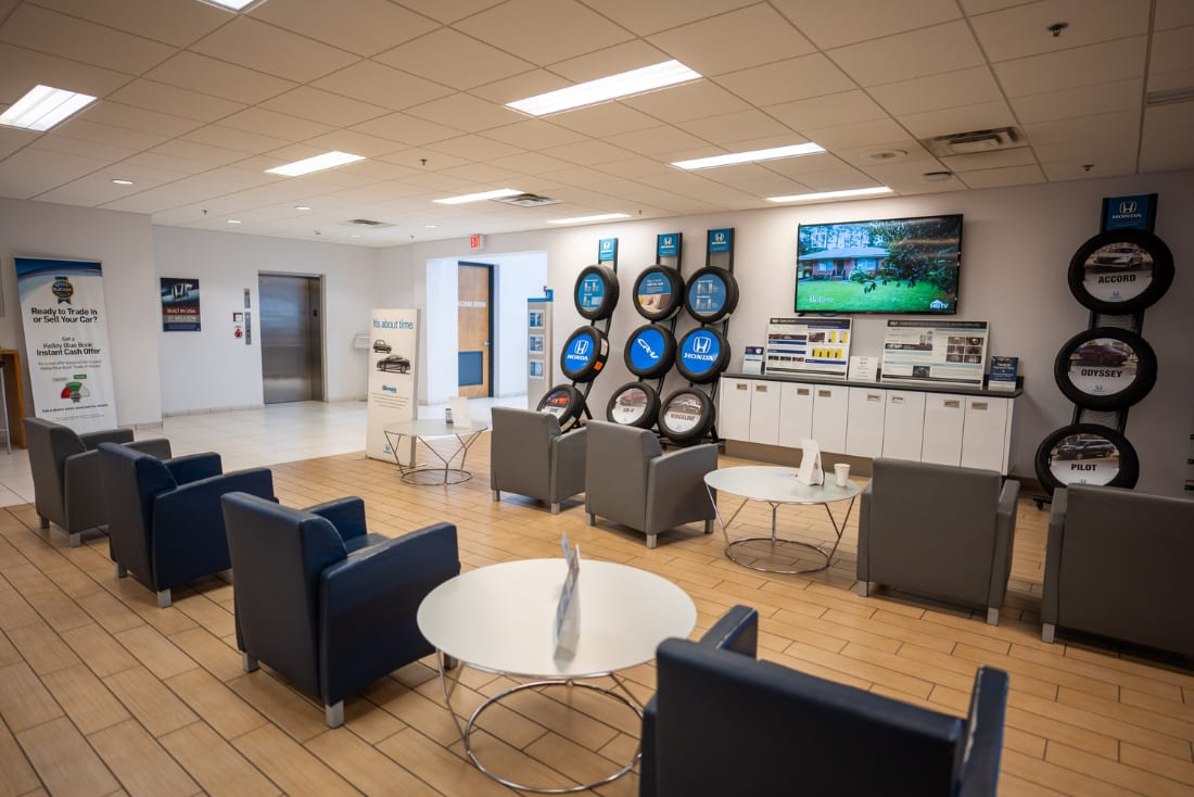 waiting-room-honda-service-and-parts-near-tysons-corner-va