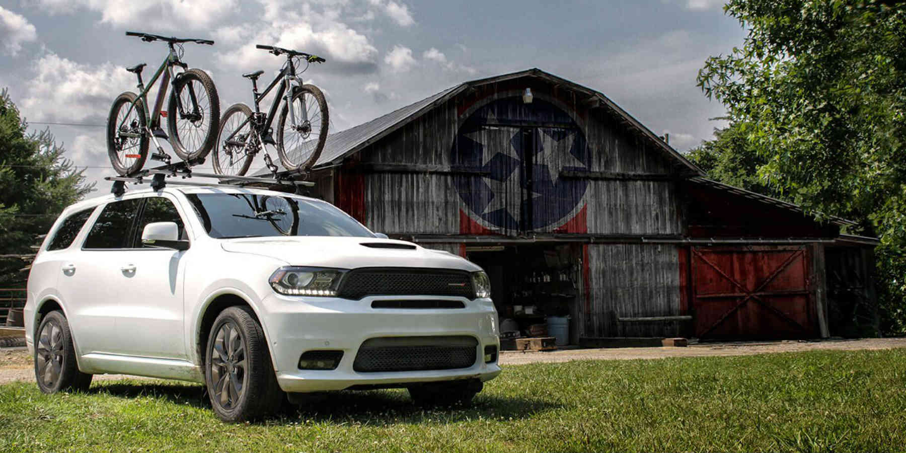 Dodge Durango Longview, TX - White Dodge Durango with bicycle on a roof rack