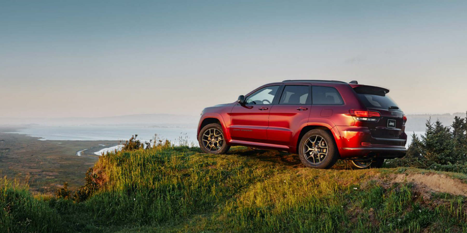 Jeep Grand Cherokee Shreveport, LA - Grand Cherokee on a cliff