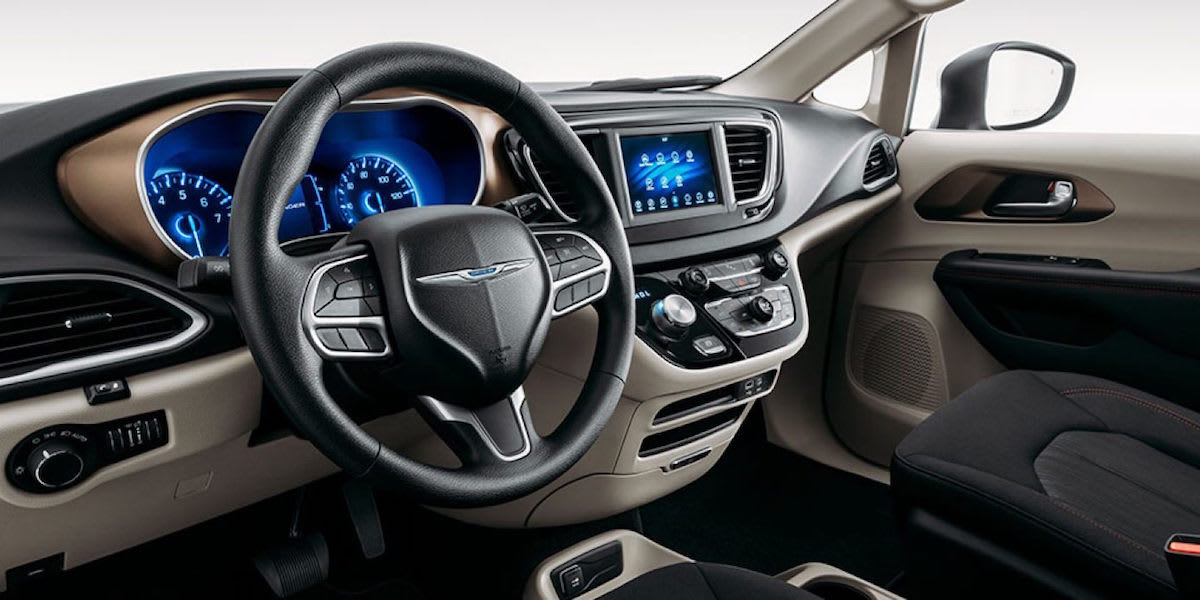 Chrysler Voyager Carthage, TX - interior view of Chrysler Voyager minivan