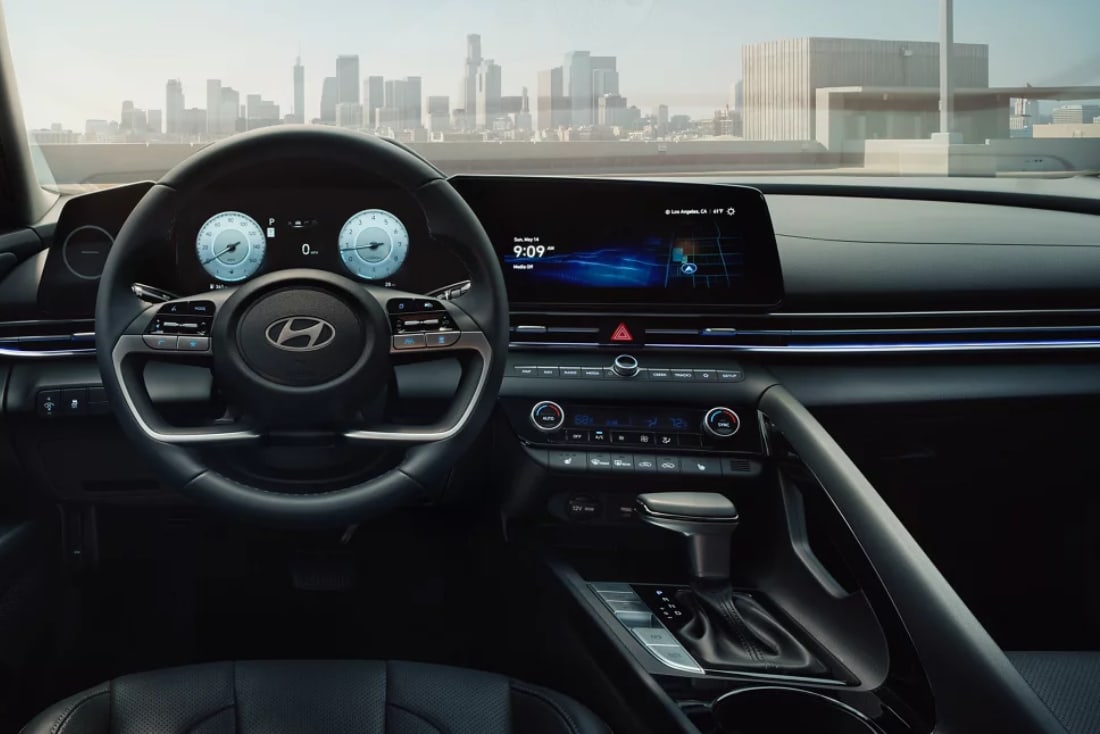 2025-hyundai-elantra-interior-tech