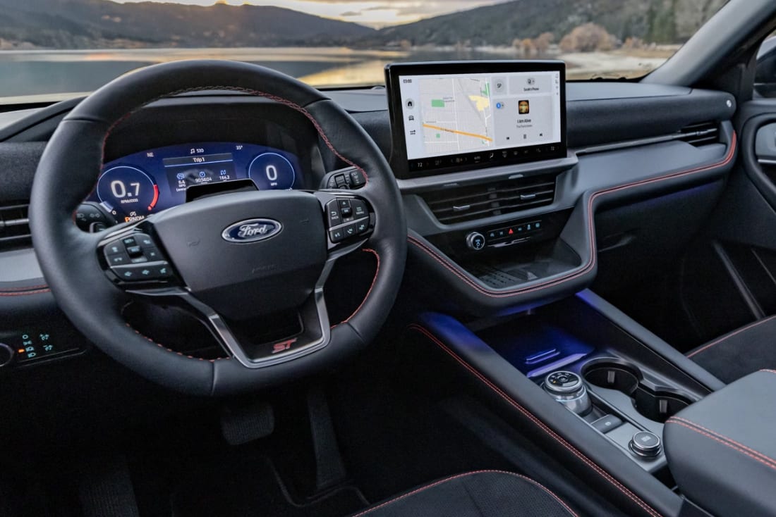 2025-ford-explorer-interior-tech